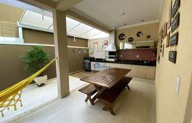 Imagem: A casa em condomínio possui 3 Dormitórios, 3 Banheiros, 2