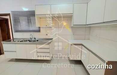 Imagem: A casa em condomínio possui 4 Dormitórios, 5 Banheiros, 4