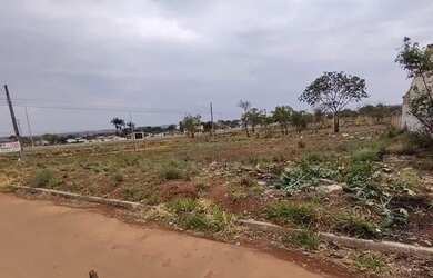 Imagem: O terreno possui 320m² de Área e está localizado em Parque