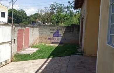 Imagem: A casa possui 1 Dormitório, 1 Banheiro, 2 Vagas na garagem