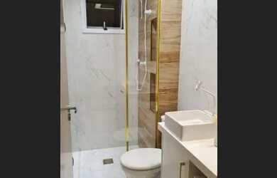 Imagem: O apartamento possui 2 Dormitórios, 1 Banheiro, 1 Vaga na garagem