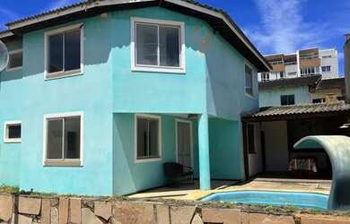 Imagem: A casa em condomínio para alugar possui 4 Dormitórios, 3 Banheiros