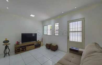 Imagem: A casa em condomínio possui 2 Dormitórios, 1 Banheiro, 2 Vagas