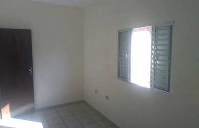 Imagem: A casa possui 1 Dormitório, 1 Banheiro e está localizado