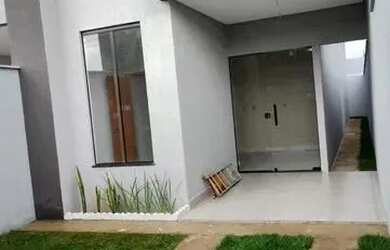 Imagem: A casa possui 2 Dormitórios, 2 Banheiros, 2 Vagas na garagem