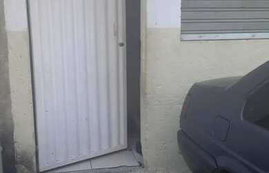 Imagem 3: VENDO UMA CASA. Varanda, 10m² de Área, 1 Vaga na garageme3 Dormitórios