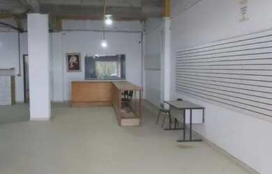 Imagem: O depósito possui 5 Vagas na garagem, 1.350m² de Área e