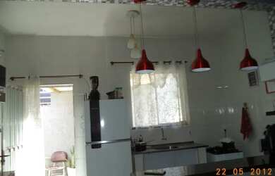 Imagem: A casa possui 2 Dormitórios, 1 Banheiro, 1 Vaga na garagem