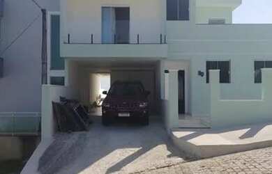 Imagem: A casa em condomínio possui 2 Dormitórios, 4 Banheiros, 2