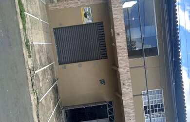 Imagem: A casa possui 4 Dormitórios, 3 Banheiros, 2 Vagas na garagem