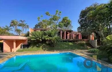 Imagem: A casa em condomínio possui 4 Dormitórios, 4 Banheiros, 5