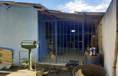 Imagem: A casa possui 2 Dormitórios, 1 Banheiro, 5 Vagas na garagem