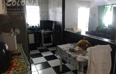 Imagem: A casa possui 2 Dormitórios, 1 Banheiro, 3 Vagas na garagem