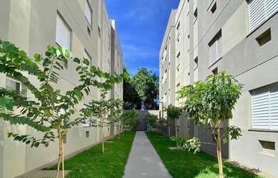 Imagem: O apartamento possui 2 Dormitórios, 1 Banheiro, 1 Vaga na garagem