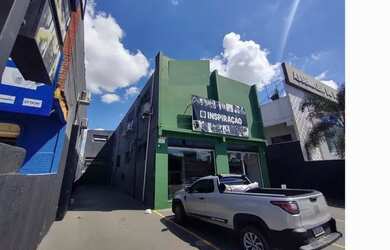 Imagem: O depósito possui 3 Vagas na garagem, 49m² de Área e está