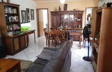 Imagem: A casa possui 2 Dormitórios, 2 Banheiros e 100m² de Área