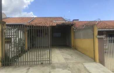 Imagem: A casa possui 2 Dormitórios, 1 Banheiro, 2 Vagas na garagem