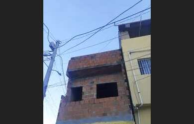 Imagem: A casa possui 2 Dormitórios, 2 Banheiros e está localizado