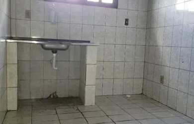 Imagem: A casa possui 2 Dormitórios e 1 Banheiro e está localizado