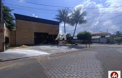 Imagem: O depósito possui 4 Vagas na garagem e 105m² de Área e está