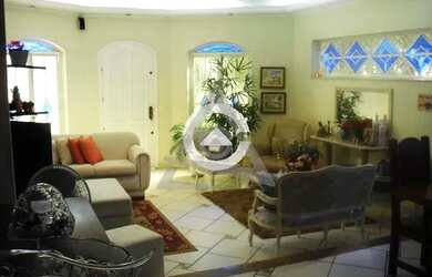 Imagem: A casa possui 3 Dormitórios, 1 Banheiro, 4 Vagas na garagem