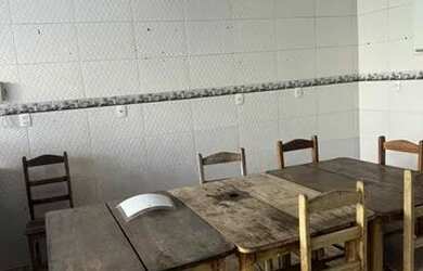 Imagem: A casa possui 2 Dormitórios, 2 Banheiros e 1 Vaga na garagem