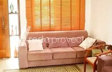 Imagem: A casa possui 3 Dormitórios, 4 Banheiros, 5 Vagas na garagem