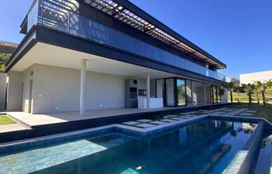 Imagem: A casa em condomínio possui 5 Dormitórios, 5 Banheiros, 5