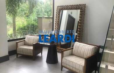 Imagem: A casa em condomínio possui 4 Dormitórios, 4 Banheiros, 4