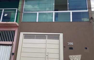 Imagem: A casa possui 3 Dormitórios, 2 Banheiros, 2 Vagas na garagem