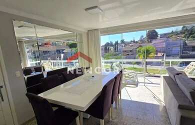 Imagem: A casa possui 3 Dormitórios, 4 Banheiros, 3 Vagas na garagem