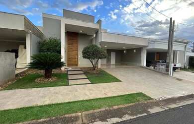 Imagem: A casa em condomínio possui 3 Dormitórios, 4 Banheiros, 2