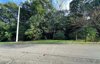 Imagem: O terreno possui 637m² de Área e está localizado em Gramado