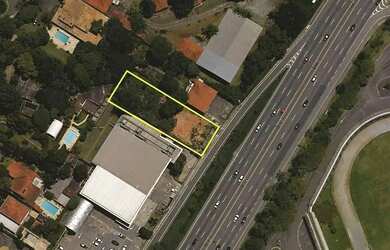 Imagem: O terreno possui 1.320m² de Área e está localizado em Parque