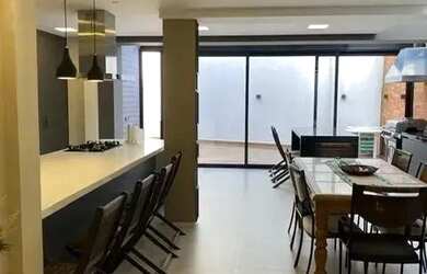 Imagem: A casa em condomínio possui 3 Dormitórios, 4 Banheiros, 4