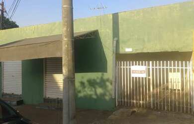 Imagem: A casa possui 3 Dormitórios, 3 Banheiros, 1 Vaga na garagem