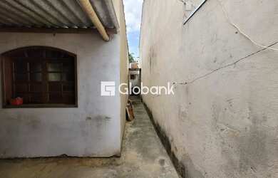 Imagem 3: Casa em Montes Claros, no bairro Jardim São Luiz, para venda