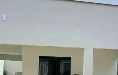 Imagem: A casa possui 2 Dormitórios, 2 Banheiros, 2 Vagas na garagem