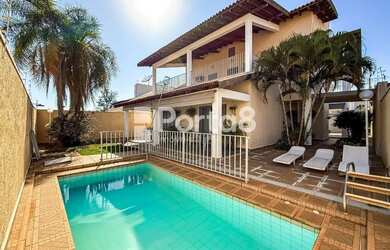 Imagem: A casa possui 3 Dormitórios, 5 Banheiros, 4 Vagas na garagem