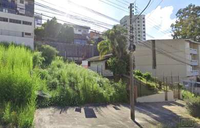 Imagem: O terreno possui 420m² de Área e está localizado em Sanvitto