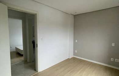 Imagem: O apartamento possui 2 Dormitórios, 1 Banheiro, 2 Vagas na