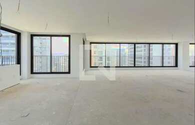 Imagem: O apartamento possui 5 Dormitórios, 5 Banheiros, 5 Vagas na