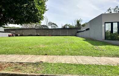 Imagem: O terreno possui 250m² de Área e está localizado em Loteamento