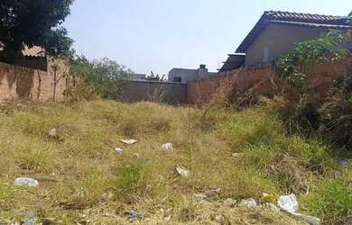 Imagem: O terreno à venda possui 300m² de Área e está localizado