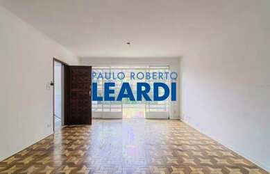 Imagem: A casa possui 3 Dormitórios, 4 Banheiros, 2 Vagas na garagem