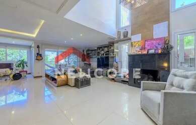 Imagem: A casa possui 3 Dormitórios, 3 Banheiros, 3 Vagas na garagem