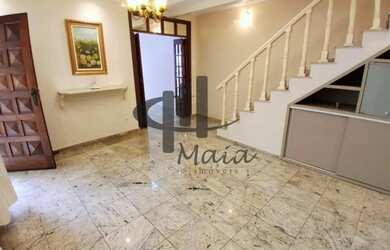 Imagem: A casa possui 3 Dormitórios, 2 Banheiros, 3 Vagas na garagem