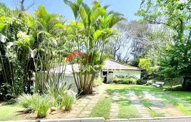 Imagem: A casa em condomínio possui 4 Dormitórios, 4 Banheiros, 4