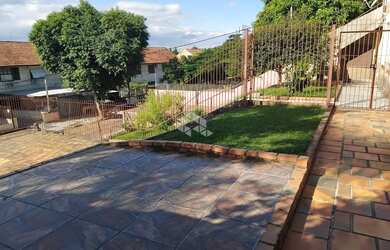 Imagem: A casa possui 2 Dormitórios, 1 Banheiro, 1 Vaga na garagem