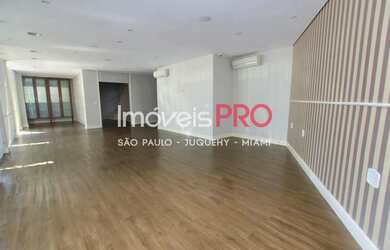 Imagem: O depósito possui 5 Vagas na garagem e 306m² de Área e está